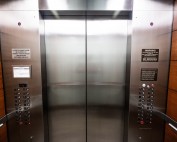 asansörde